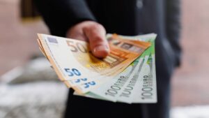 Quelles banques offrent de l’argent à l’ouverture du compte bancaire ? banque offrant de l'argent / une prime de bienvenue à l'ouverture d'un compte bancaire