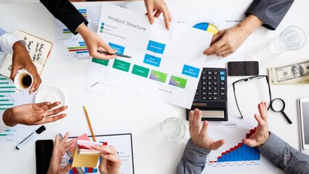 Comment l’analyse de marché guide les décisions stratégiques d’entreprise ? analyse de marché équipe