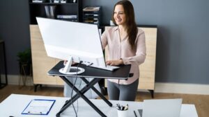 Top des accessoires high-tech pour booster la productivité support ordinateur