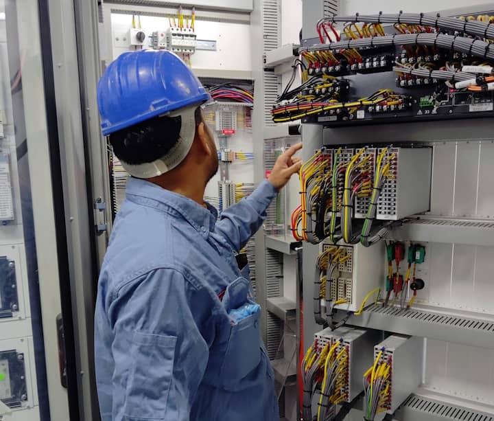 installation électrique sur chantier professionnel