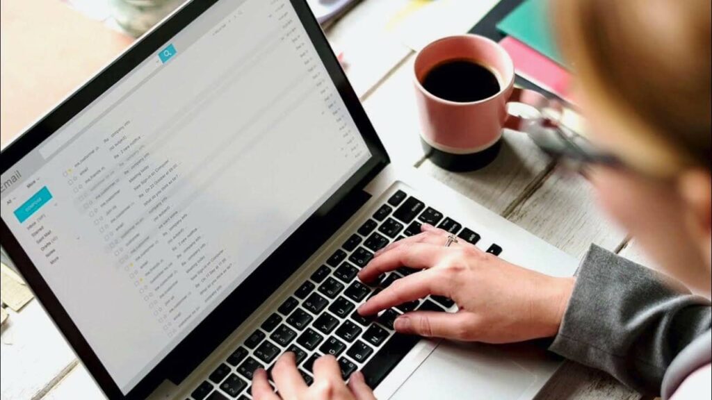 gestion des emails internes en entreprise