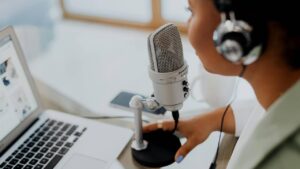 Gagner de l’argent avec sa voix : méthodes, étapes, outils, compétences et conseils