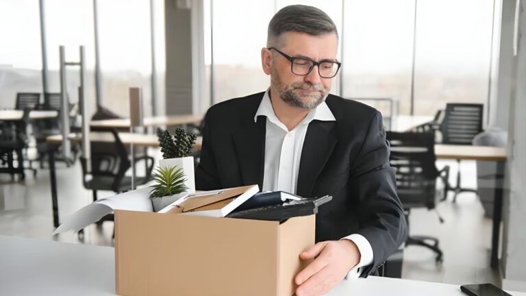 Licenciement pour inaptitude après 50 ans : conditions, procédure et indemnisation