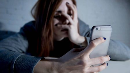 Cyberharcèlement au travail : quand les outils numériques prolongent le cauchemar Cyberharcèlement au travail : quand les outils numériques prolongent le cauchemar