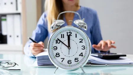Choisir son logiciel d’enregistrement du temps de travail : les critères essentiels enregistrement du temps de travail