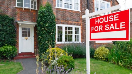 Pancarte à vendre pour un bien immobilier : quelles informations afficher ? panneau house for sale